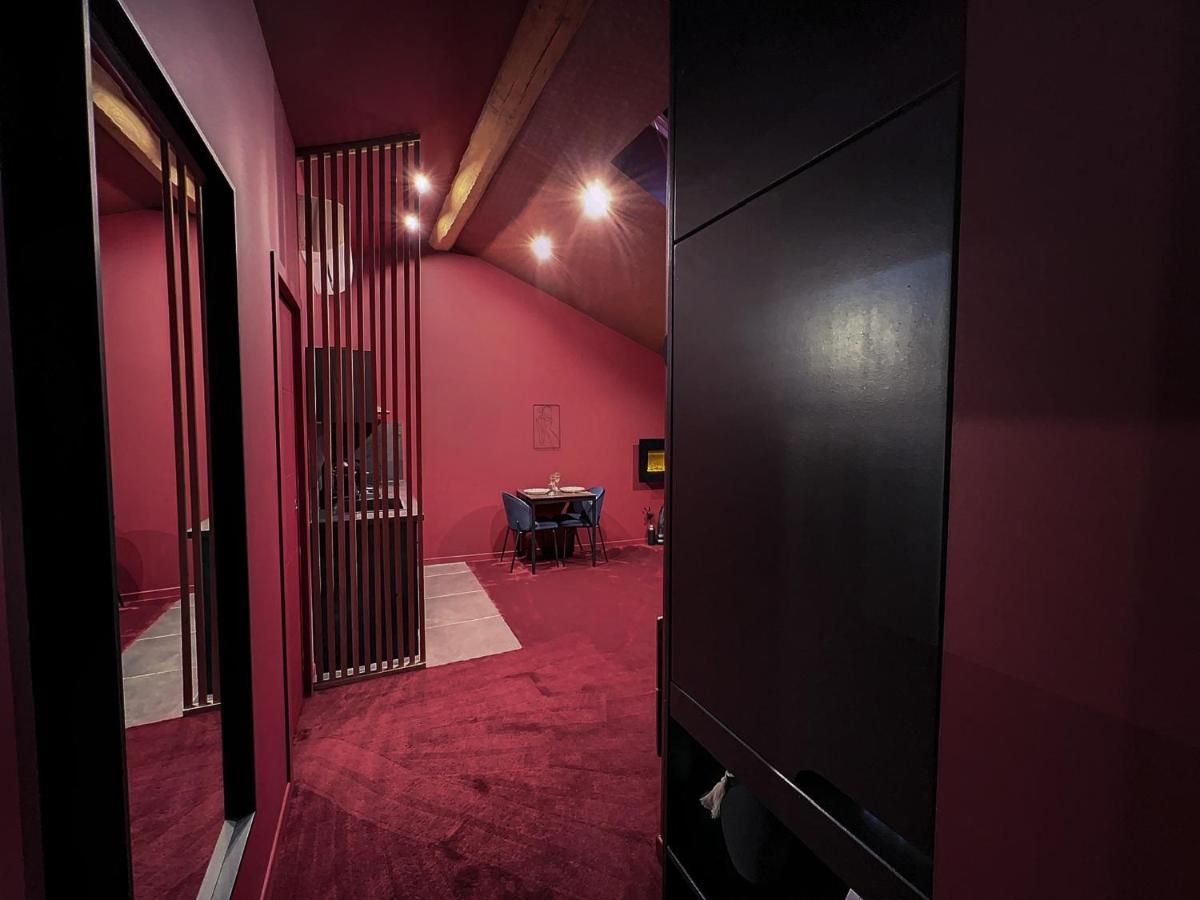 Suite Rouge Baiser Avec Jacuzzi Privatif - Loveroom Insolite Saint-Etienne  Eksteriør billede