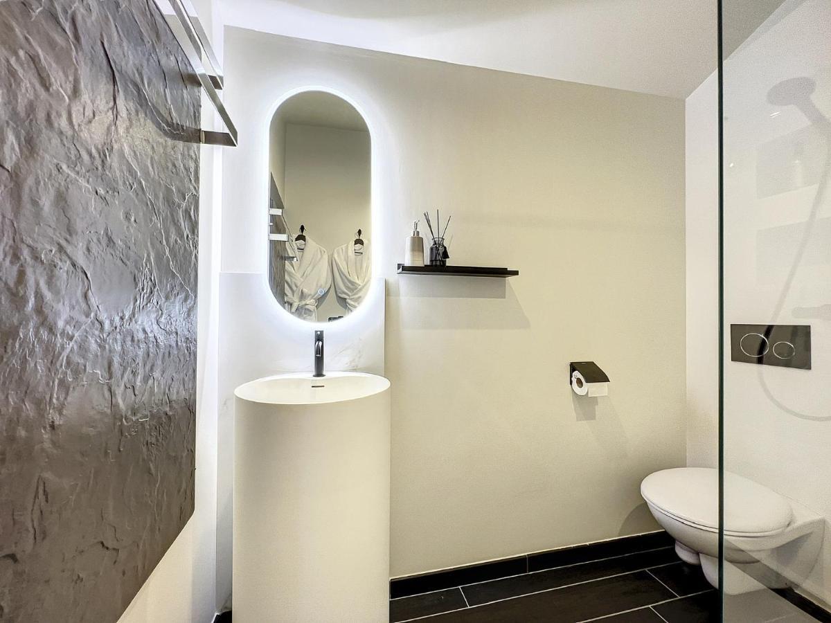 Suite Rouge Baiser Avec Jacuzzi Privatif - Loveroom Insolite Saint-Etienne  Eksteriør billede